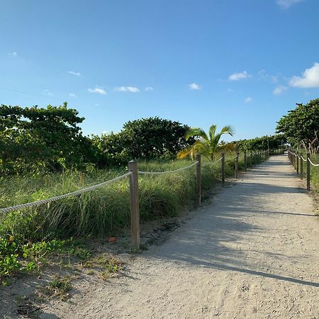 Biscayne Garden'S Studio Golden Glades Buitenkant foto